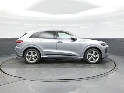 New 2025 Audi Q5 Prestige image 8
