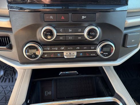 Used 2023 Ford Expedition XLT image 24