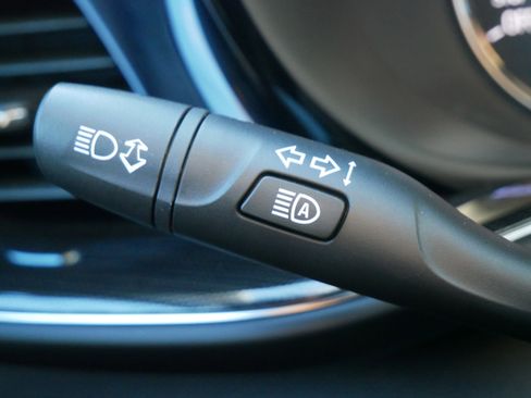 Used 2021 Buick Envision Essence image 22