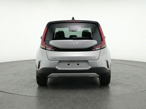 Used 2025 Kia Soul LX w/ LX Technology Package FWD image 7