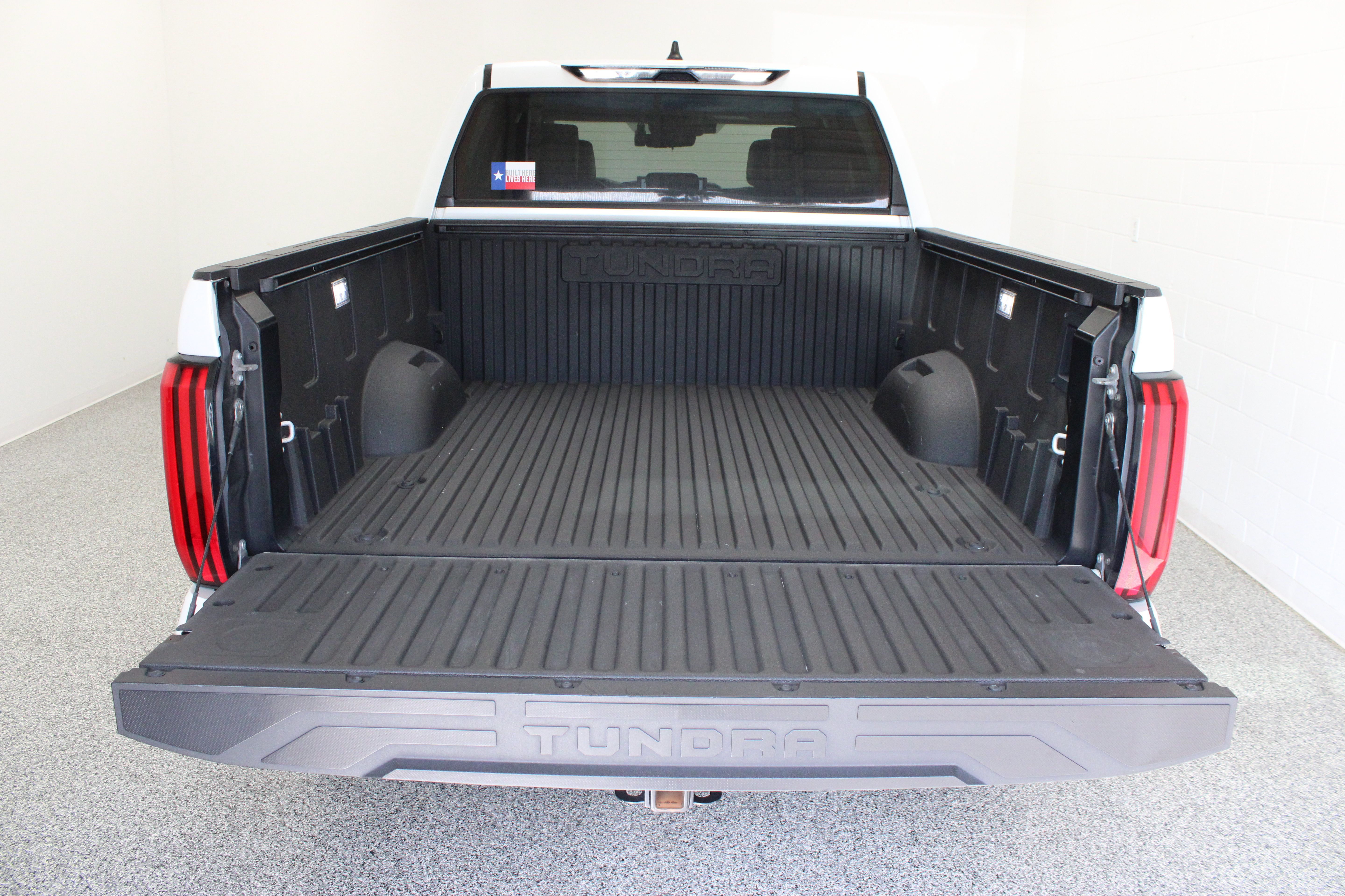 Used 2024 Toyota Tundra Limited w/ Power Package AWD/4WD image 9