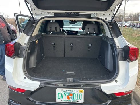 Used 2024 Buick Encore GX Sport Touring image 11