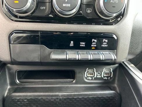 Used 2022 RAM 1500 Big Horn AWD/4WD image 39