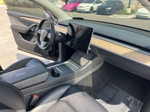 Used 2023 Tesla Model Y Performance AWD/4WD image 24