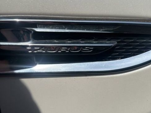 Used 2010 Ford Taurus SHO image 14