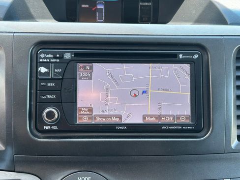 Used 2013 Toyota Sienna SE FWD image 22