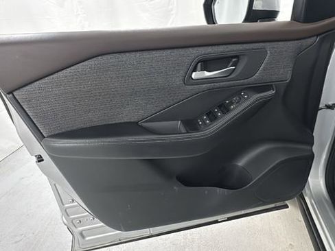 Certified 2023 Nissan Rogue SV image 18