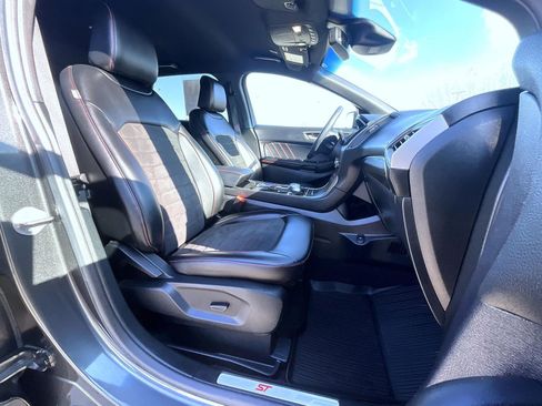 Used 2020 Ford Edge ST-Line w/ Cold Weather Package image 16