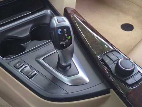 Used 2015 BMW 320i xDrive Sedan AWD/4WD image 18