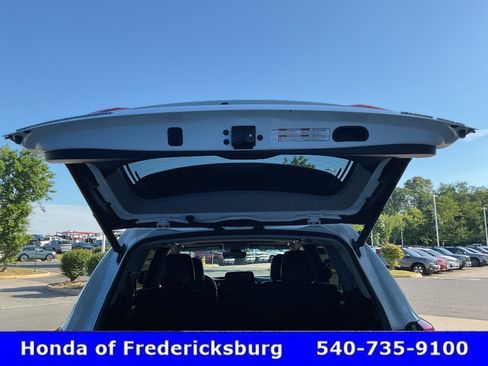 Used 2018 Toyota Highlander XLE AWD/4WD image 17
