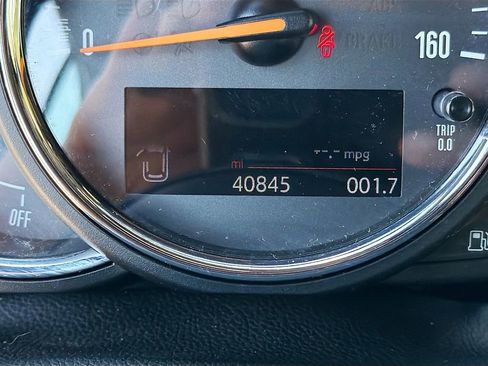 Used 2019 MINI Cooper Signature w/ Signature Upholstery Package image 38