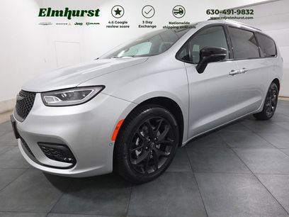 New 2026 Chrysler Pacifica Select w/ S Appearance Package