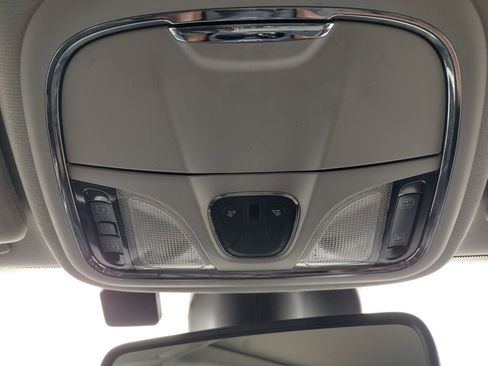 Used 2019 Jeep Cherokee Overland w/ Technology Group image 32