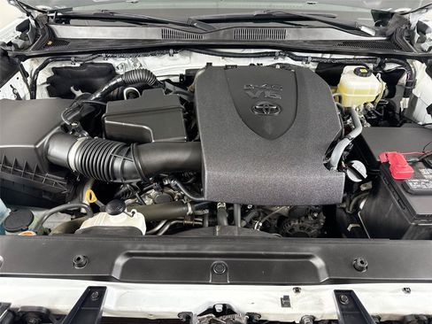 Used 2022 Toyota Tacoma TRD Off-Road AWD/4WD image 53