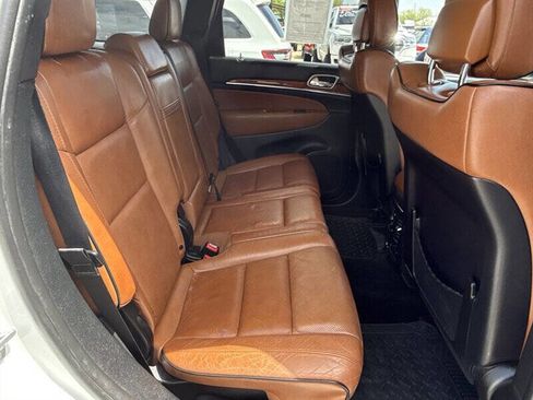 Used 2013 Jeep Grand Cherokee Overland AWD/4WD image 23