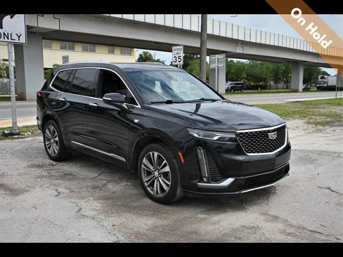 Used 2021 Cadillac XT6 Premium Luxury FWD image 1