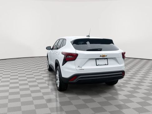 Certified 2026 Chevrolet Trax LS FWD image 8