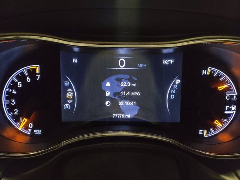 Used 2019 Jeep Grand Cherokee Laredo w/ Laredo X Package image 23