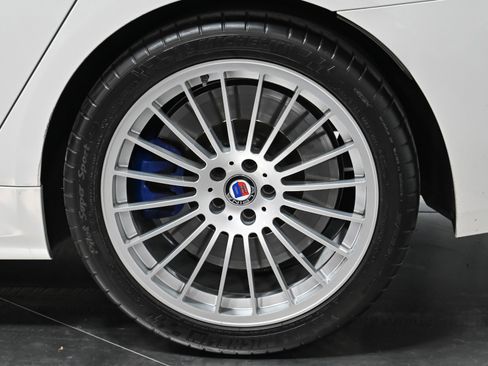 Used 2022 BMW ALPINA B7 xDrive w/ Luxury Rear Seating Package image 70