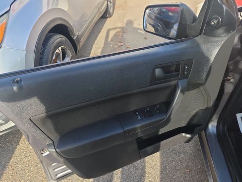 Used 2010 Ford Focus SES image 8