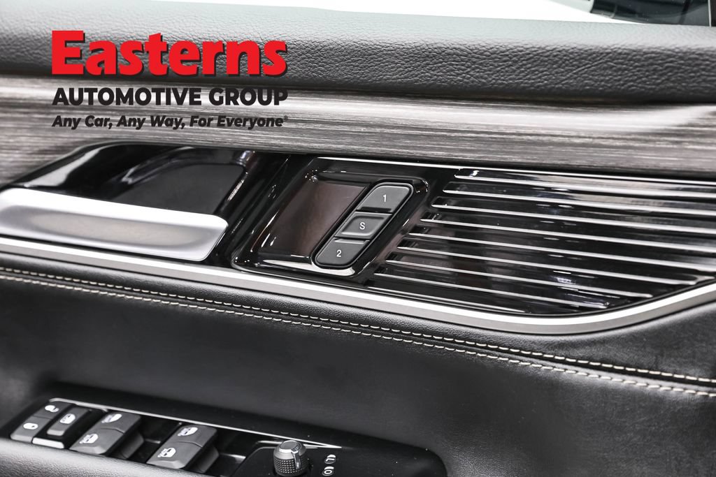 Used 2024 Jeep Wagoneer Series III w/ Premium Group I AWD/4WD image 23