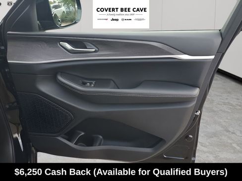 New 2025 Jeep Grand Cherokee Limited w/ Black Appearance Package image 14