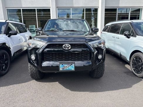 Used 2018 Toyota 4Runner SR5 Premium AWD/4WD image 40