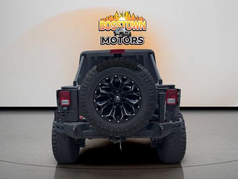 Used 2016 Jeep Wrangler Unlimited Sahara AWD/4WD image 7