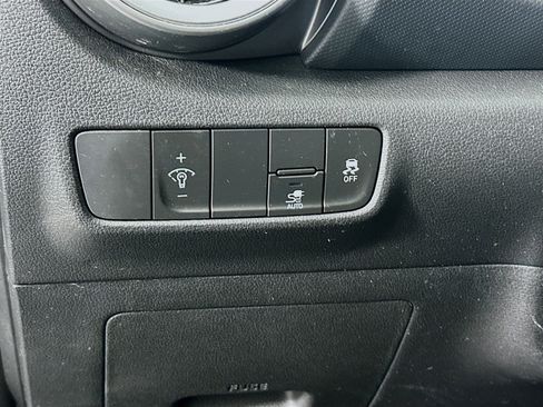 Used 2023 Hyundai Kona SE FWD image 17