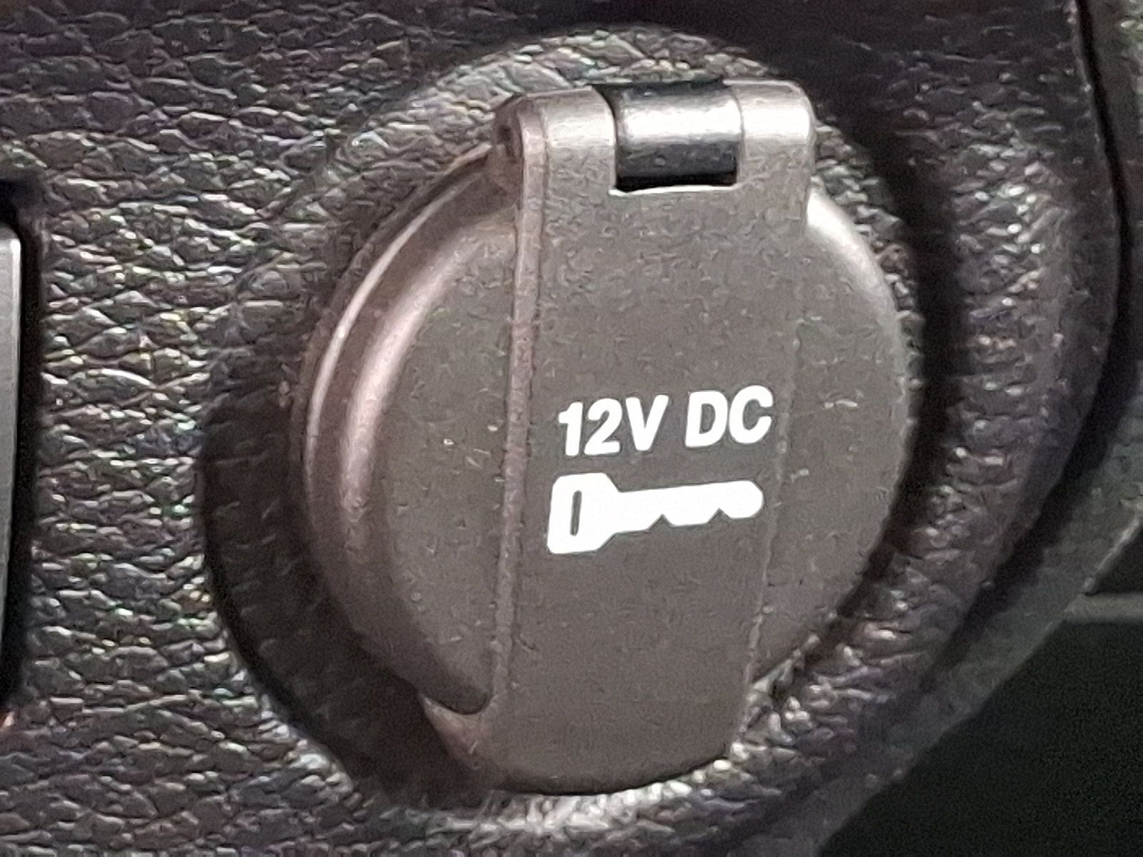 Used 2016 Jeep Wrangler Unlimited Rubicon w/ Connectivity Group AWD/4WD image 22