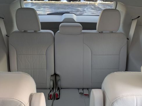 New 2026 Buick Enclave Avenir w/ Super Cruise Package AWD/4WD image 9