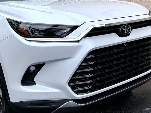 Certified 2024 Toyota Grand Highlander FWD image 29