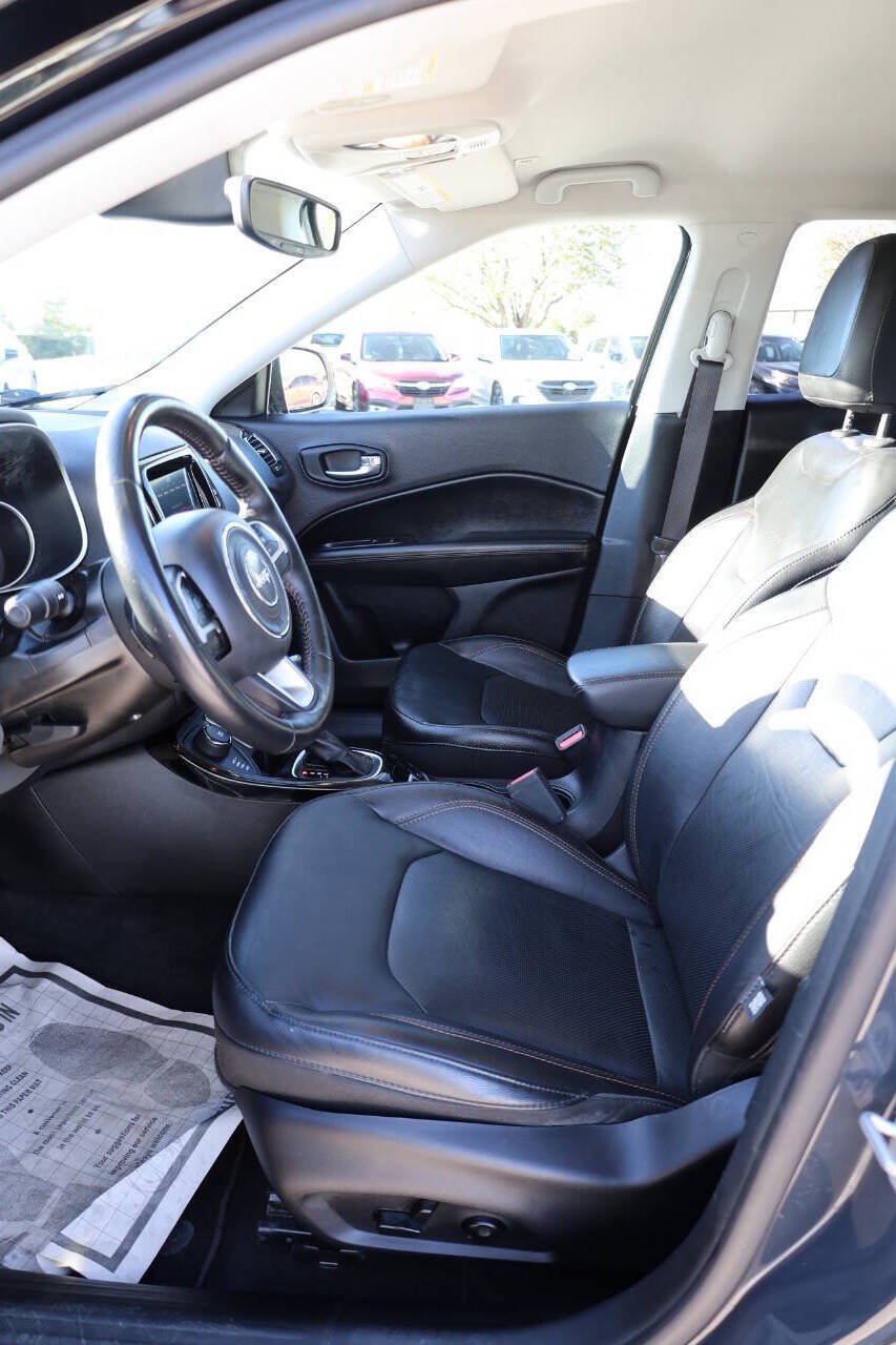 Used 2018 Jeep Compass Limited AWD/4WD image 13