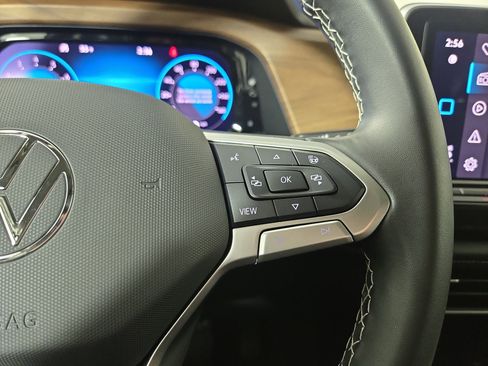 Used 2025 Volkswagen Atlas SE image 18