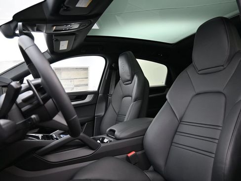Certified 2026 Porsche Cayenne Coupe AWD/4WD image 5