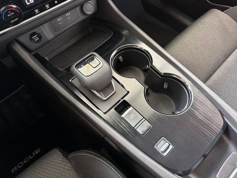 Used 2024 Nissan Rogue SV FWD image 25