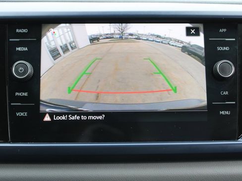 Certified 2023 Volkswagen Taos SE w/ Panoramic Sunroof Package image 16