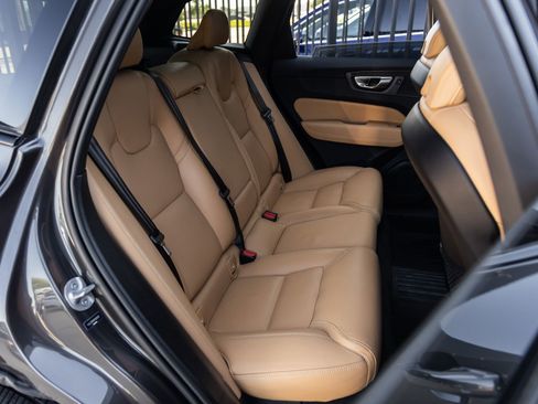 Used 2024 Volvo XC60 B5 Ultimate w/ Protection Package Premier AWD/4WD image 37