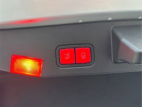 Used 2015 Mercedes-Benz SL 550 image 43