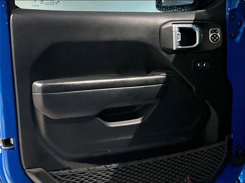 Used 2024 Jeep Wrangler Rubicon w/ Technology Group image 25