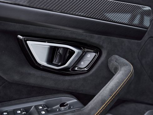 Used 2024 Lamborghini Urus Performante image 41