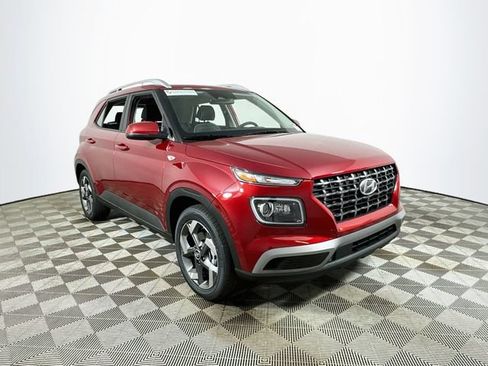 Used 2025 Hyundai Venue Limited FWD image 1