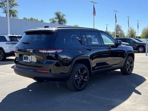 Used 2025 Jeep Grand Cherokee L Limited w/ Black Appearance Package image 3