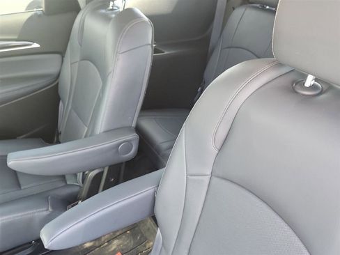 Used 2021 Buick Enclave Essence w/ Sport Touring Edition FWD image 4