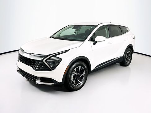 Used 2024 Kia Sportage LX image 3