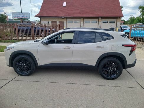 Used 2026 Chevrolet Trax ACTIV w/ Sunroof Package FWD image 9