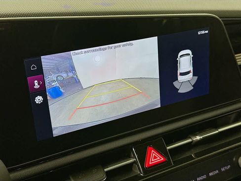 Used 2024 Kia Niro EX Touring image 28