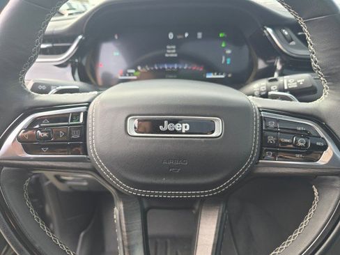 Used 2023 Jeep Grand Cherokee Overland w/ Advanced Protech Group III image 30