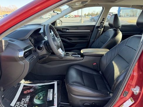 Used 2023 Nissan Altima 2.5 SR w/ SR Premium Package image 14