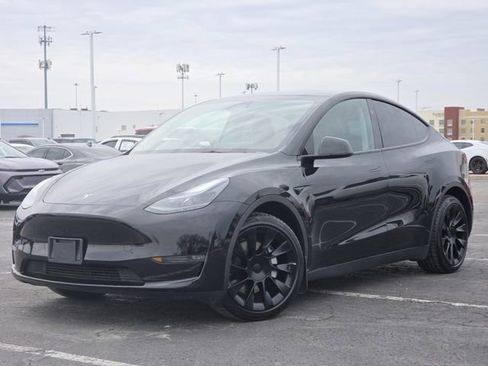 Used 2023 Tesla Model Y Long Range image 2